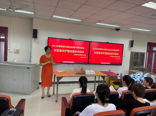 餐厅里的人们中度可信度描述已自动生成