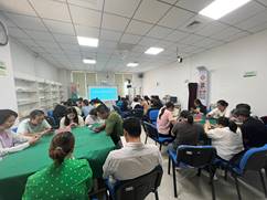 会议室里的人们描述已自动生成