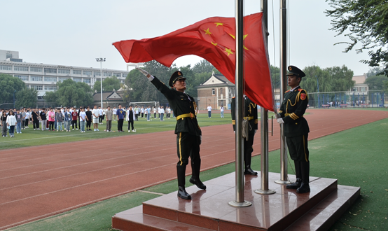 图片包含 户外, 草, 运动, 体育描述已自动生成