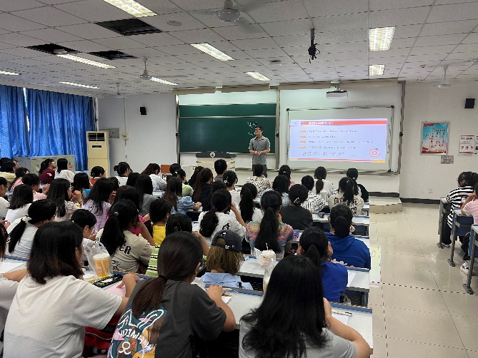 会议室里的人们描述已自动生成