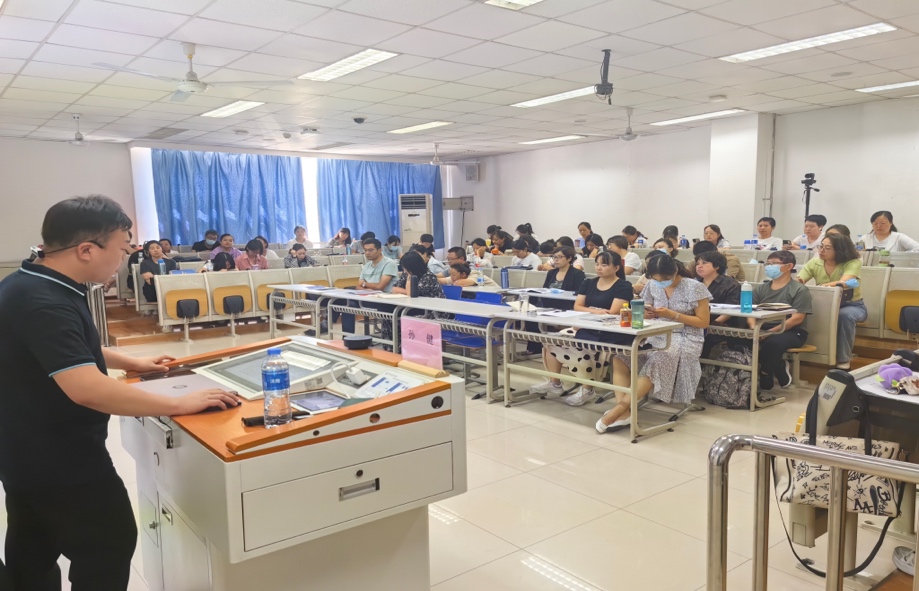 人们在厨房里描述已自动生成